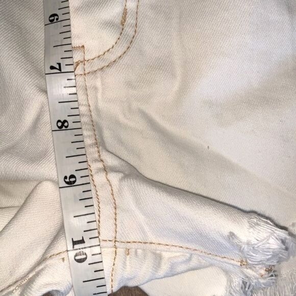 RSQ Womens Vintage High Rise Distressed White Denim Shorts Size 1/25 - Picture 10 of 10